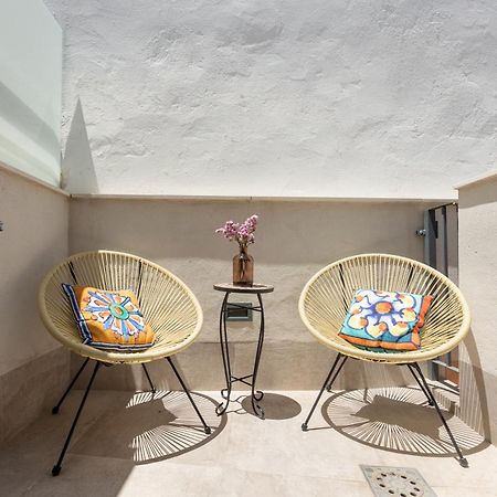 Casa Senorial Del Siglo XVIII Aparthotel Seville Exterior photo
