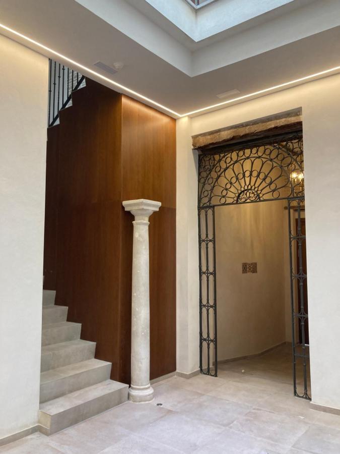 Casa Senorial Del Siglo XVIII Aparthotel Seville Exterior photo