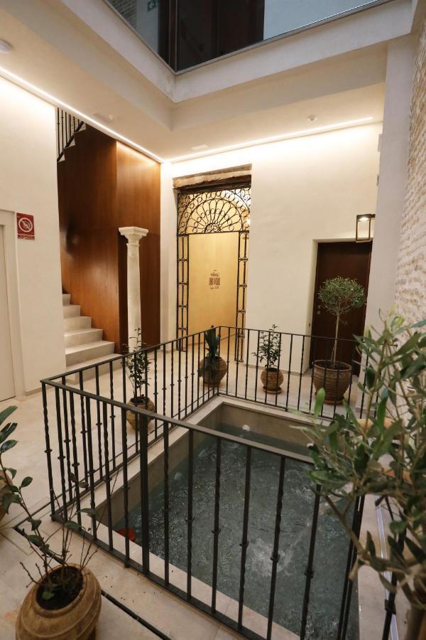 Casa Senorial Del Siglo XVIII Aparthotel Seville Exterior photo