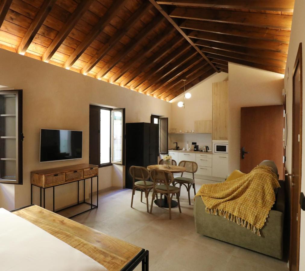 Casa Senorial Del Siglo XVIII Aparthotel Seville Exterior photo